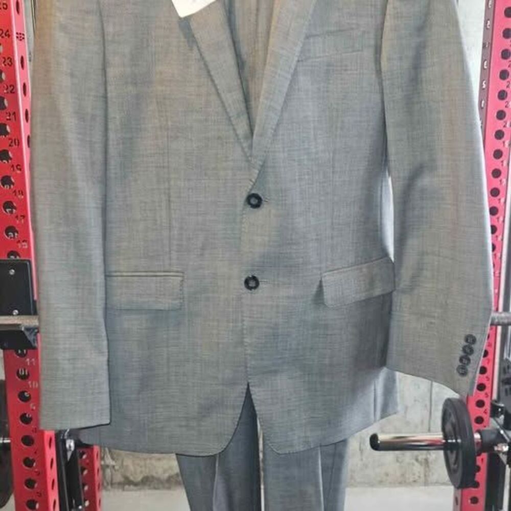 Men's Calvin Klein for Lord and Taylor Grey Two-Piece Suit 38R Jacket 32 Waist